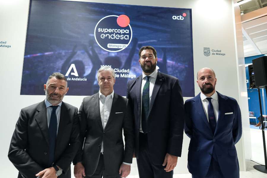 Junta de Andalucía, Ayuntamiento de Málaga, Diputación de Málaga y ACB, con la Supercopa.