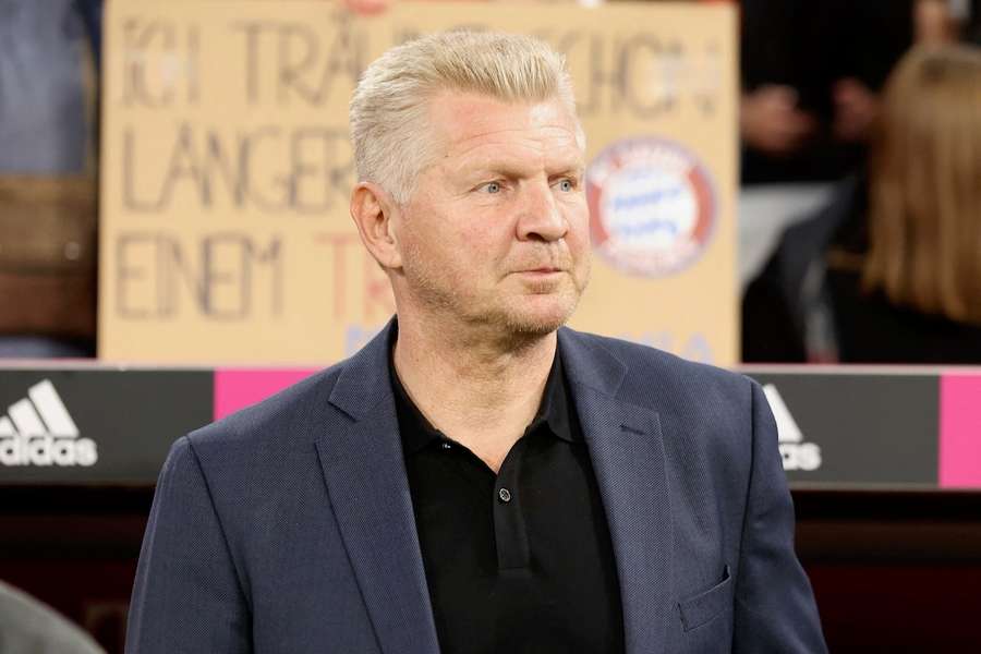 Stefan Effenberg criticou a omnipresença dos dois grandes nomes do Bayern, Hoeneß e Rummenigge