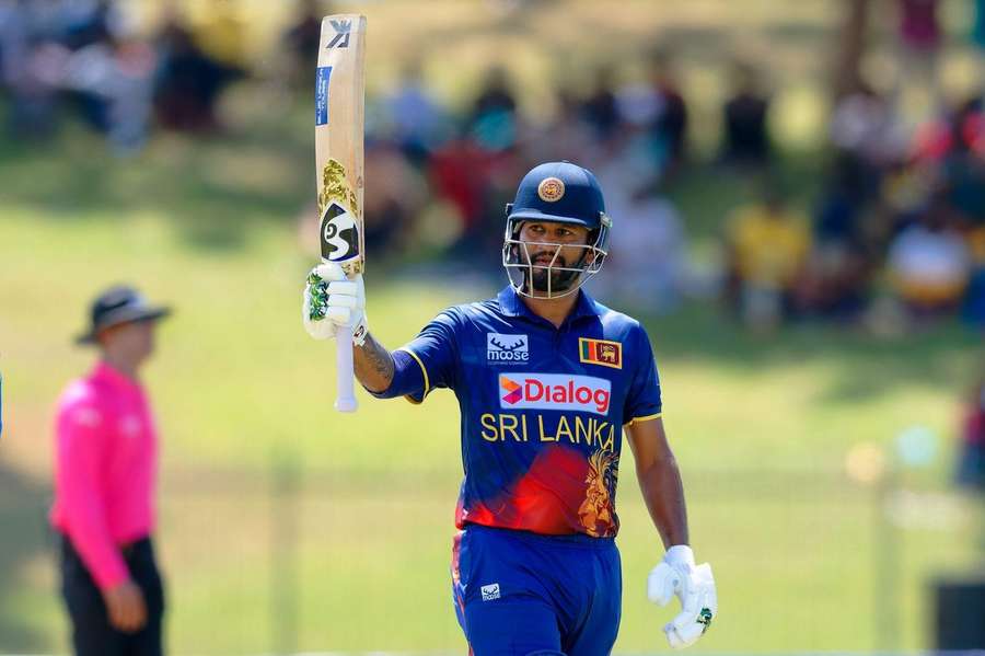 Dimuth Karunaratne celebrates his high score