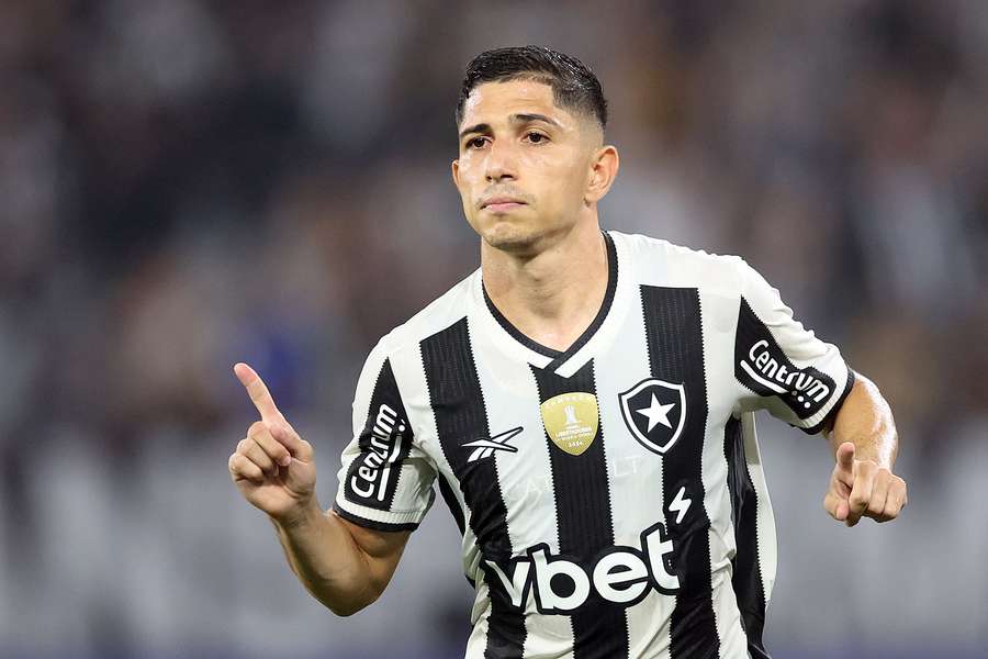 Savarino fez o gol da vitória do Botafogo