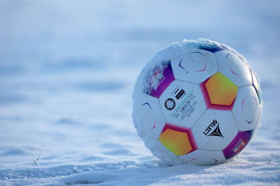 Wintereinbruch samt Schneeballschlacht - DFB-Frauen müssen zum Training umziehen