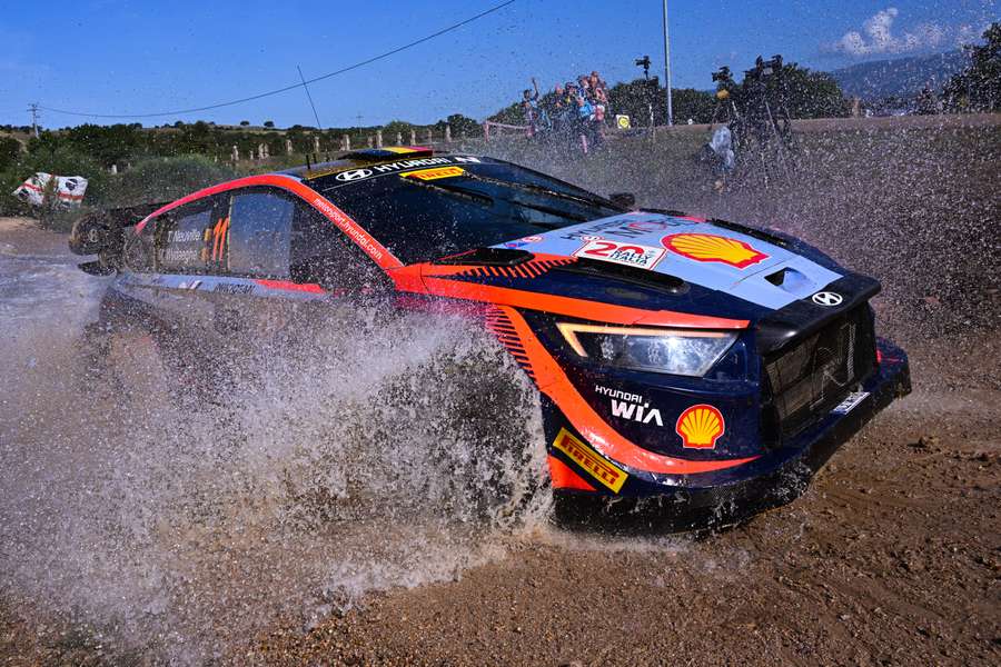 Thierry Neuville leads the Rally Italia after the third day