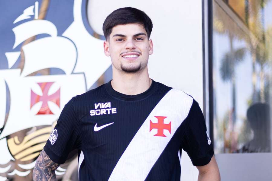 Paulinho é o novo reforço do Vasco Paulinho é o novo reforço do Vasco