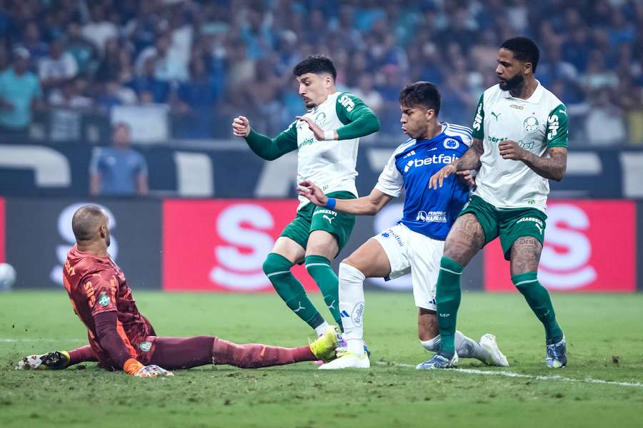 Kaio Jorge aproveitou cochilo da defesa do Verdão para dobrar vantagem