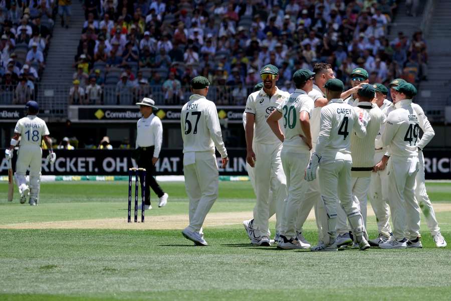 Australia impress in opening session as India lose four wickets from 25 overs.