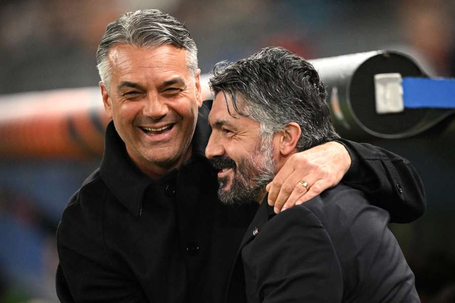 Een hartelijk moment tussen Marino Pusic en Gennaro Gattuso