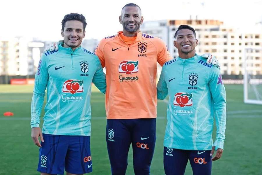 Rony, com Weverton e Raphael Veiga, o trio do Palmeiras