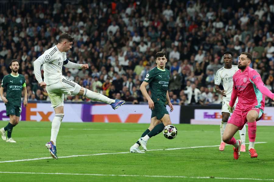 Valverde, en el momento de marcar su tercer gol al City en la ida Valverde, en el momento de marcar su tercer gol al City en la ida