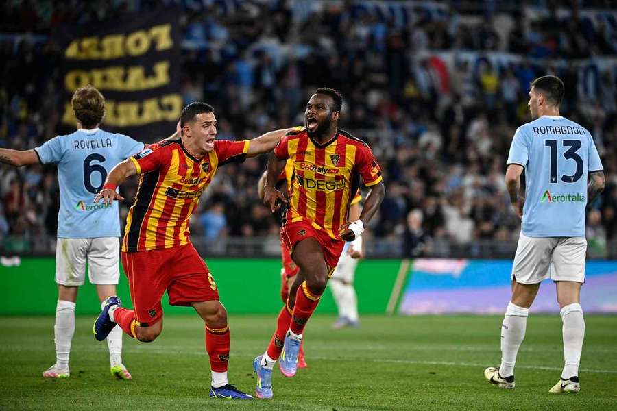 Lecce’s Lassana Coulibaly celebrates his goal 