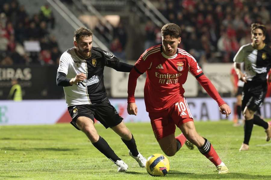 Sudakov a contas com uma contratura muscular Sudakov a contas com uma contratura muscular