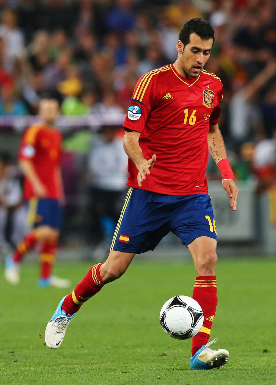 Sergio Busquets, en un partido contra Portugal en 2012 Sergio Busquets, en un partido contra Portugal en 2012