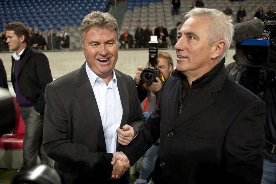 Guus Hiddink (l) en Bert van Marwijk (r) bij de interland tussen Nederland en Turkije in 2010