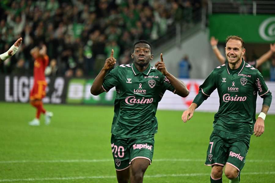 Saint-Etienne domine Rodez et reprend sa marche en avant Saint-Etienne domine Rodez et reprend sa marche en avant
