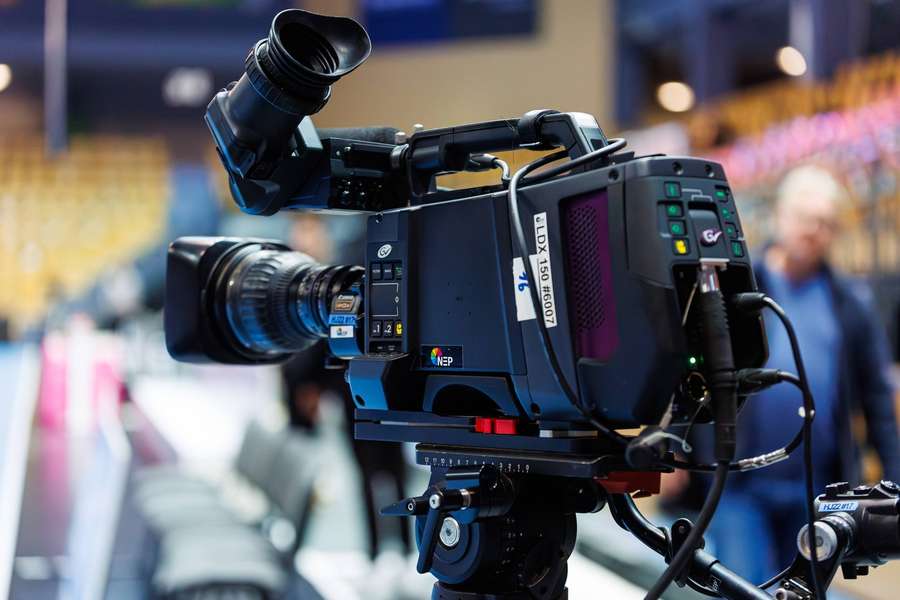 Cameră TV în sala de handbal