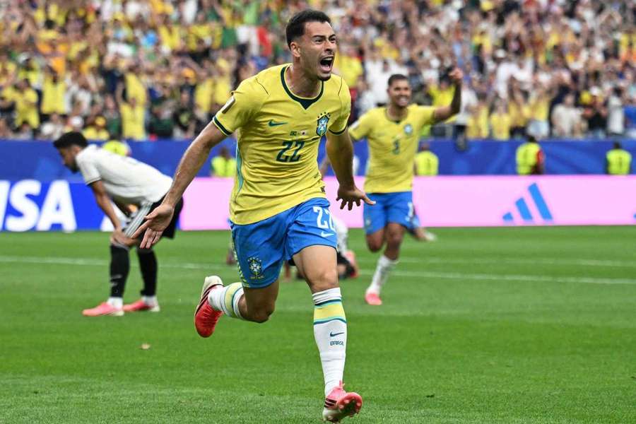 Martinelli esulta dopo il gol decisivo