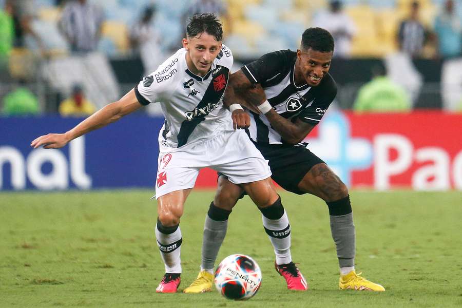 Gols da derrota botafoguense vieram no segundo tempo Gols da derrota botafoguense vieram no segundo tempo