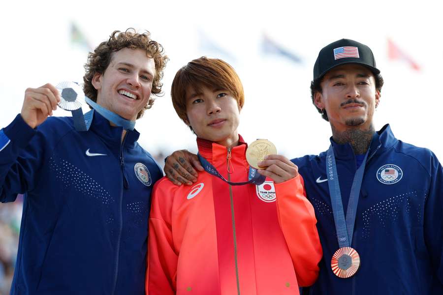 Yuto Horigome entouré de Jagger Eaton et Nyjah Huston