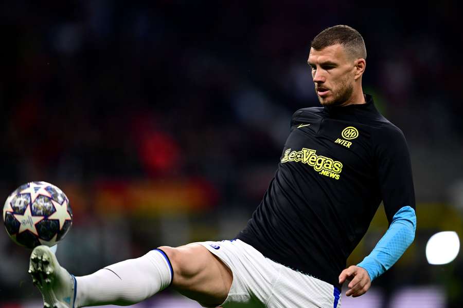 Dzeko n'a marqué que cinq fois en 2023, mais il pourrait encore débuter à Istanbul en raison de sa capacité à être présent quand il le faut.