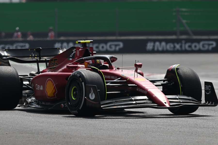 Ferrari machte einen starken Eindruck im ersten Training.
