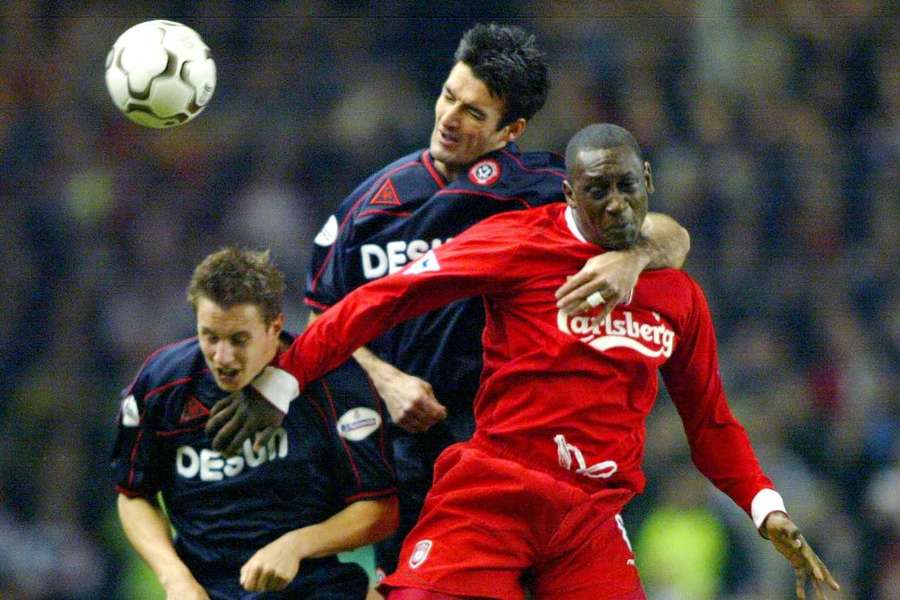 Útočník Emil Heskey zářil během kariéry v dresu Liverpoolu.