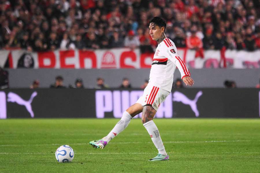 Pulgar, do Flamengo, em partida pela Copa Libertadores. Pulgar, do Flamengo, em partida pela Copa Libertadores.