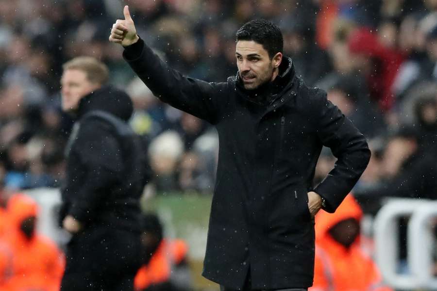 Mikel Arteta mantém as suas queixas contra a arbitragem