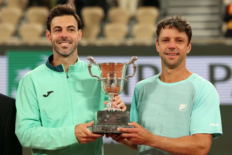 Marcel Granollers y Horacio Zeballos con el título de Roland Garros Marcel Granollers y Horacio Zeballos con el título de Roland Garros