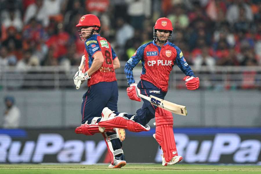 Connolly (L) and Arya (R) run between the wickets
