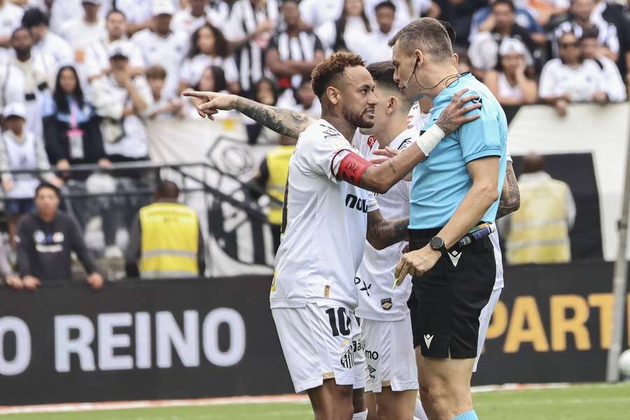 WATCH: Neymar EXPLODES at referee as he's substituted by mistake in Santos defeat