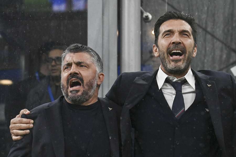 Gattuso ao lado de Buffon, dois ícones do futebol e campeões mundiais pela Itália