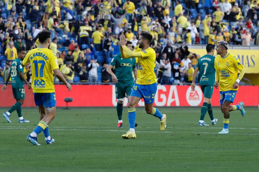 Pejiño pide perdón a los seguidores del Cádiz tras marcarles un gol