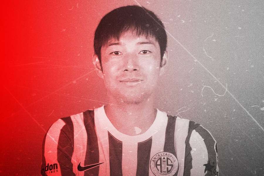 Oficial: Nakajima é um jogador livre