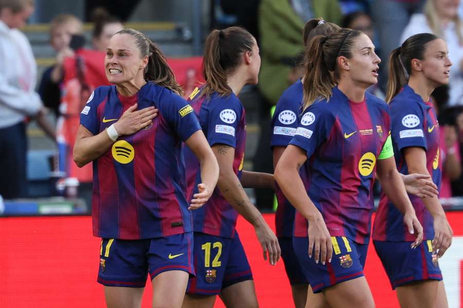 Ewa Pajor celebra uno de sus dos goles Ewa Pajor celebra uno de sus dos goles