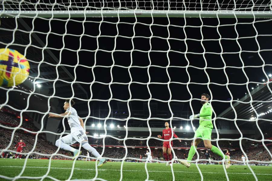 Leeds vence Liverpool (2-1), Fulham de Marco Silva não sai do nulo com o Everton