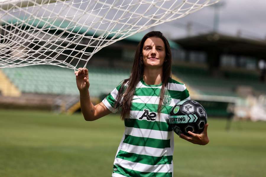 Madalena Marau oficializada pelo Sporting