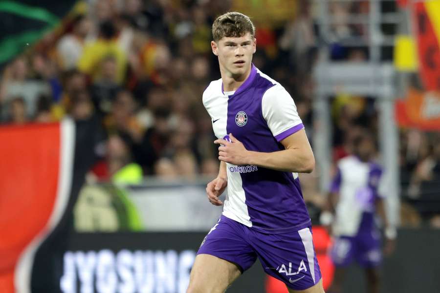 Rennes face Premier League rivalry for Charlie Cresswell 