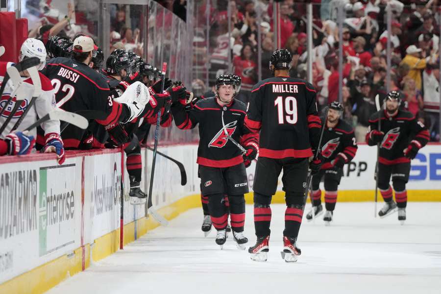 Carolina Hurricanes pokonali Montreal Canadiens i powalczą o Puchar Stanleya Carolina Hurricanes pokonali Montreal Canadiens i powalczą o Puchar Stanleya