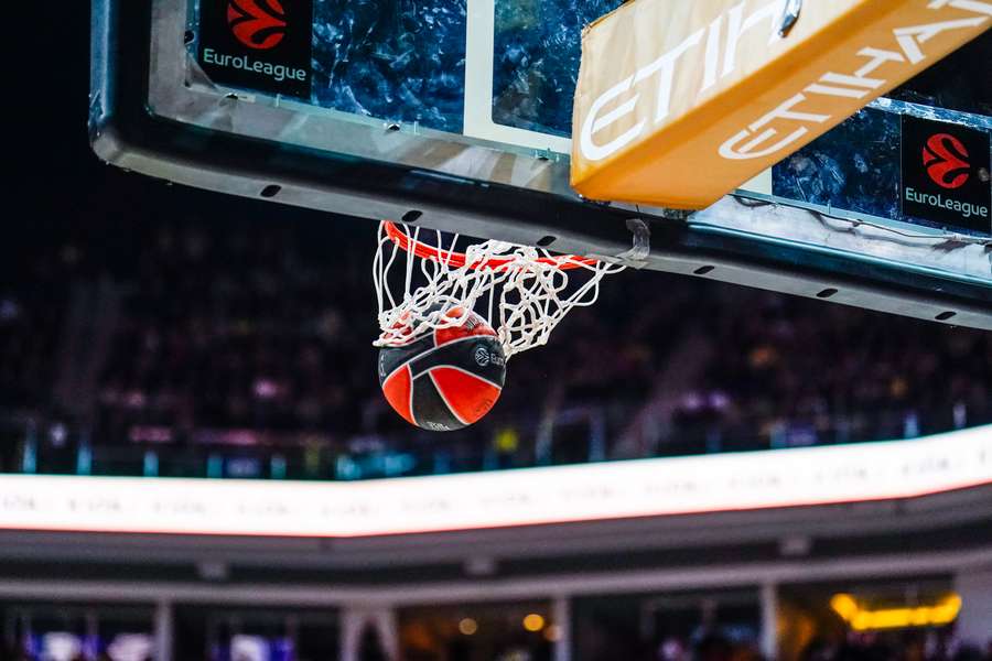 Sospese Maccabi-Hapoel e Partizan-Dubai Sospese Maccabi-Hapoel e Partizan-Dubai