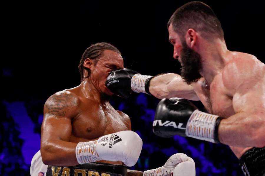 Beterbiev stops Yarde in eight to retain light-heavyweight titles