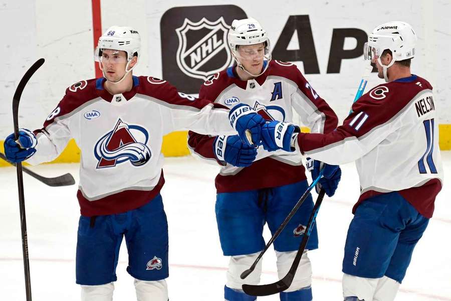 Nečas po boku svých parťáků.