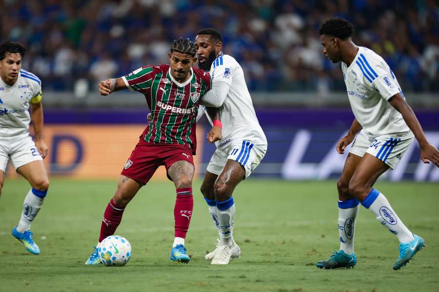 Cruzeiro e Fluminense fizeram duelo equilibrado no Mineirão