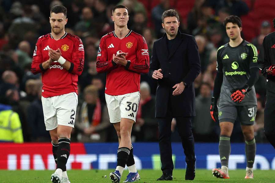 Keane slams Man Utd midfield; mocks Carrick after Leeds defeat Keane slams Man Utd midfield; mocks Carrick after Leeds defeat