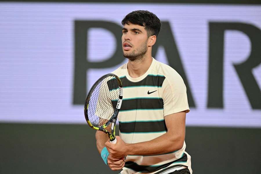 Carlos Alcaraz obhajuje na French Open loňský triumf.