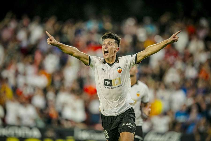 Pepelu, único fichaje del Valencia, le dio el gol del triunfo a su equipo.