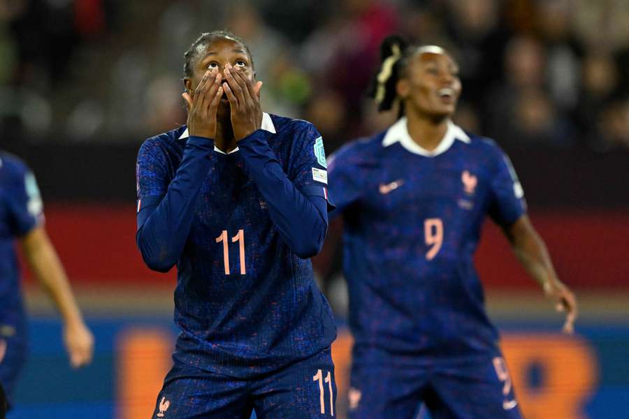 Les Bleues sont au pied du mur. Les Bleues sont au pied du mur.