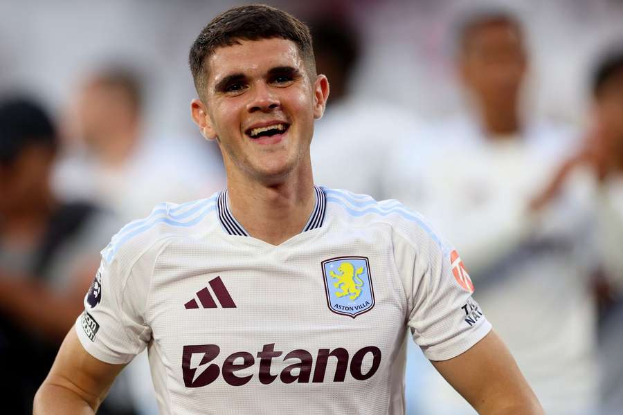 Kosta Nedeljkovic, lateral do Aston Villa