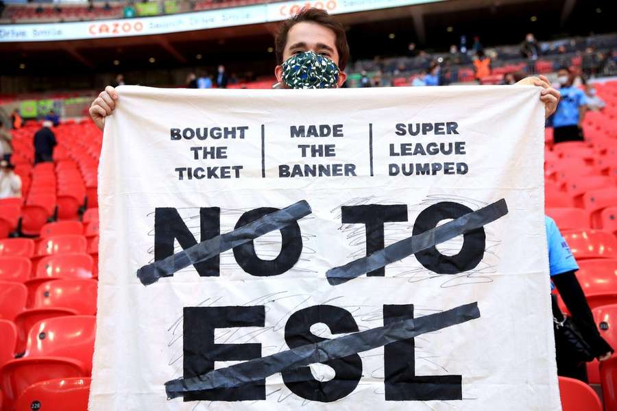 UEFA, FIFA mas também os adeptos protestaram contra a Superliga