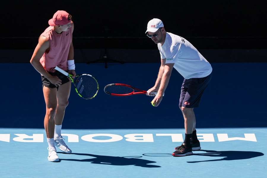 Holger Rune med træner Severin Lüthi i Melbourne. Holger Rune med træner Severin Lüthi i Melbourne.