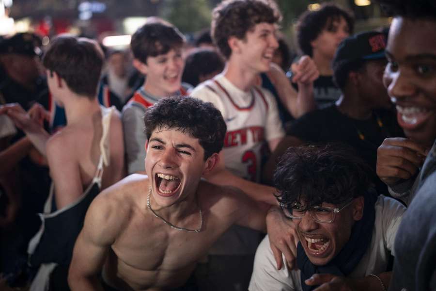 Fans der NY Knicks machten die Nacht zum Tag Fans der NY Knicks machten die Nacht zum Tag