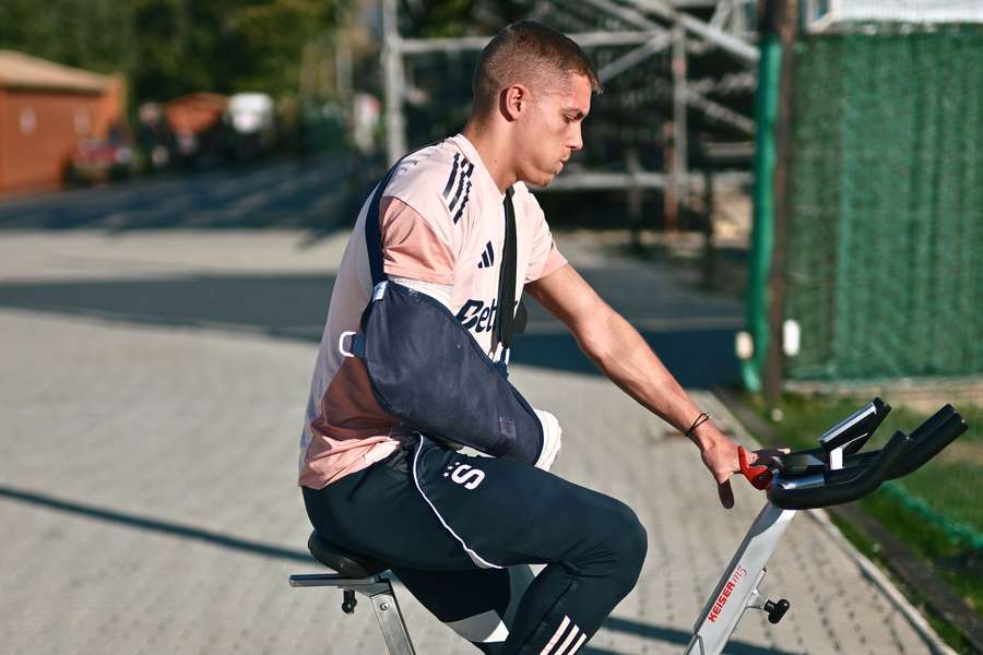 Martin Suchomel si v přípravném utkání s Malmö zlomil ruku.